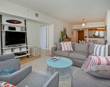 13700 Marina Pointe Drive - Photo Thumbnail 5