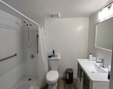 17400 Parthenia Street - Photo Thumbnail 7