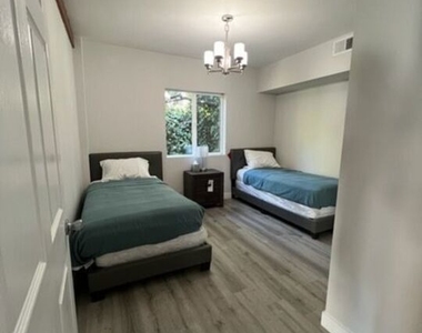17400 Parthenia Street - Photo Thumbnail 5