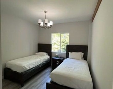 17400 Parthenia Street - Photo Thumbnail 6