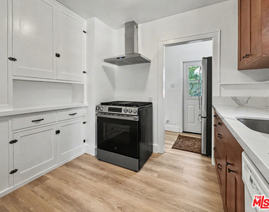 2139 Holly Drive - Photo Thumbnail 7