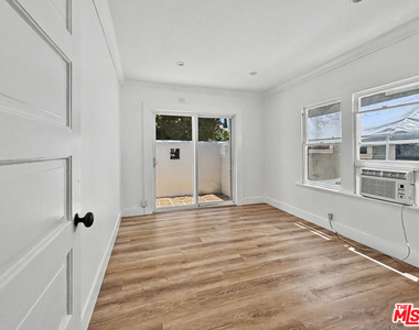 2139 Holly Drive - Photo Thumbnail 9