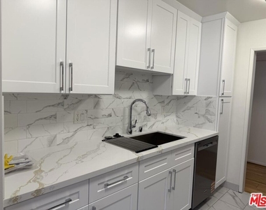 1097 S Bedford Drive - Photo Thumbnail 16