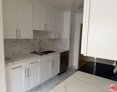 1097 S Bedford Drive - Photo Thumbnail 17