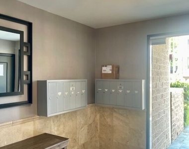 1097 S Bedford Drive - Photo Thumbnail 6