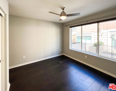 2926 Rowena Avenue - Photo Thumbnail 4