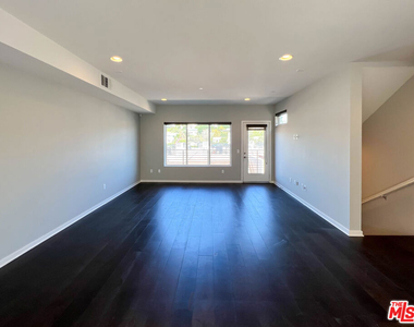 2926 Rowena Avenue - Photo Thumbnail 14