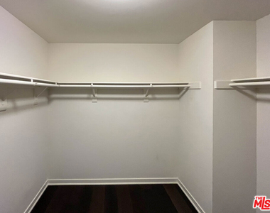 2926 Rowena Avenue - Photo Thumbnail 10