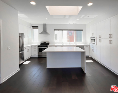 2926 Rowena Avenue - Photo Thumbnail 12