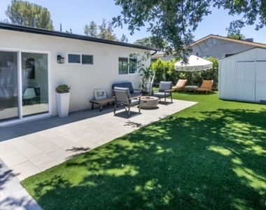 23028 Burbank Boulevard - Photo Thumbnail 5