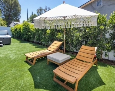 23028 Burbank Boulevard - Photo Thumbnail 7
