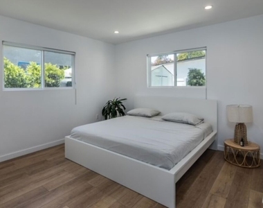 23028 Burbank Boulevard - Photo Thumbnail 18