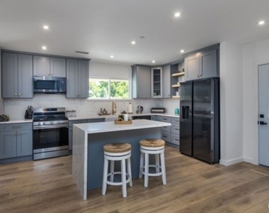 23028 Burbank Boulevard - Photo Thumbnail 15