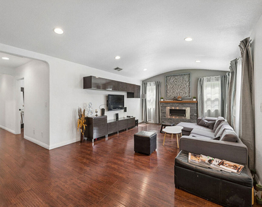 3707 Exposition Boulevard - Photo Thumbnail 4