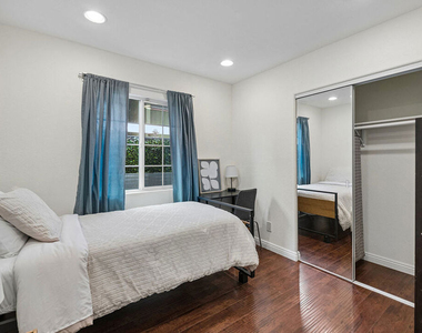 3707 Exposition Boulevard - Photo Thumbnail 12