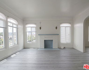 109 S Berendo Street - Photo Thumbnail 2