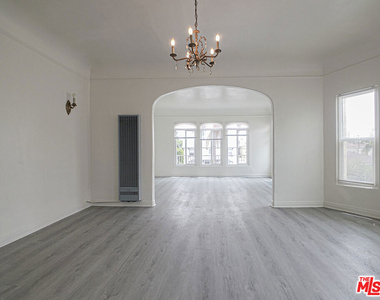 109 S Berendo Street - Photo Thumbnail 5