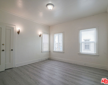109 S Berendo Street - Photo Thumbnail 17
