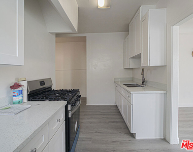 109 S Berendo Street - Photo Thumbnail 10