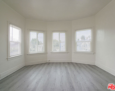 109 S Berendo Street - Photo Thumbnail 14