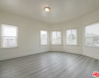 109 S Berendo Street - Photo Thumbnail 13