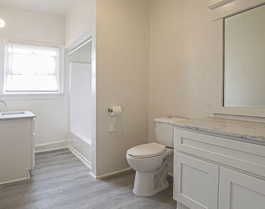 109 S Berendo Street - Photo Thumbnail 12