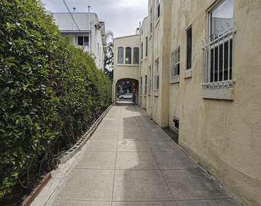 109 S Berendo Street - Photo Thumbnail 21