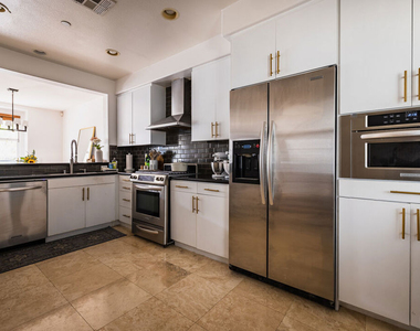 7100 Playa Vista Drive - Photo Thumbnail 4