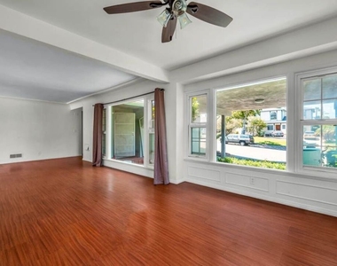 7318 W 88th Street - Photo Thumbnail 6