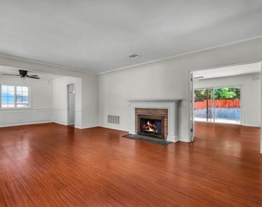 7318 W 88th Street - Photo Thumbnail 5