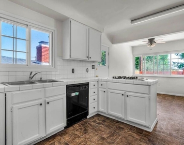 7318 W 88th Street - Photo Thumbnail 9
