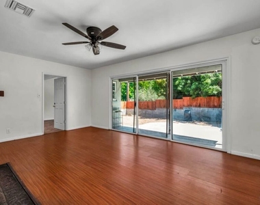 7318 W 88th Street - Photo Thumbnail 20