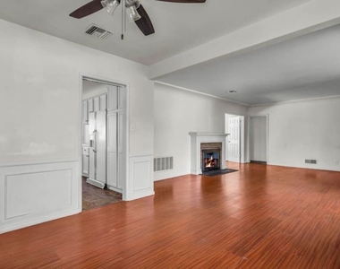 7318 W 88th Street - Photo Thumbnail 7