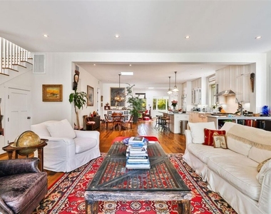 749 Milwood Avenue - Photo Thumbnail 3