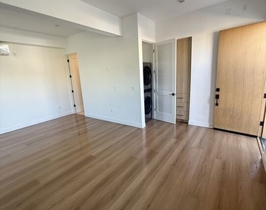 3941 Wade Street - Photo Thumbnail 3