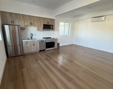 3941 Wade Street - Photo Thumbnail 4