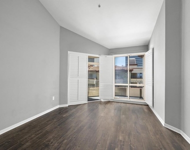 1501 Front St - Photo Thumbnail 8