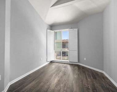 1501 Front St - Photo Thumbnail 15