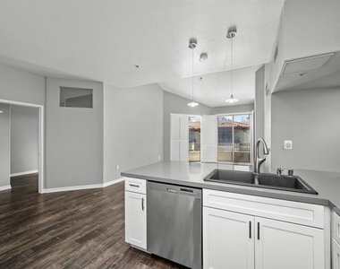 1501 Front St - Photo Thumbnail 14