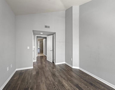 1501 Front St - Photo Thumbnail 16