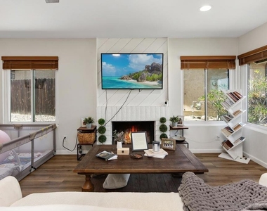 4105 Auburn Ave - Photo Thumbnail 6