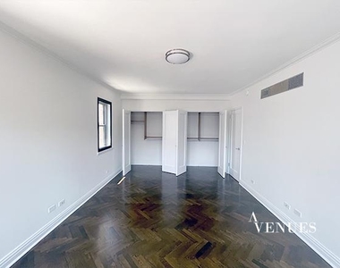 E 69th St, - Photo Thumbnail 10