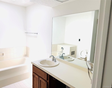 15 Pond Drive W - Photo Thumbnail 9