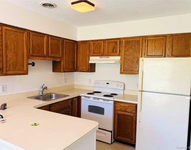 15 Pond Drive W - Photo Thumbnail 1