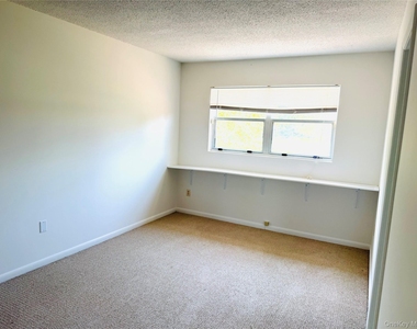 15 Pond Drive W - Photo Thumbnail 11