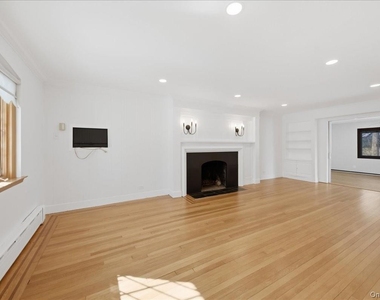 54 Vernon Parkway - Photo Thumbnail 3