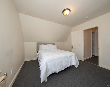 72-74 Pearsall Avenue - Photo Thumbnail 9