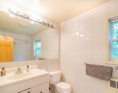 20 Dorchester Drive - Photo Thumbnail 9