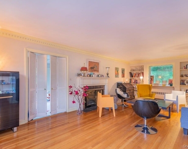 20 Dorchester Drive - Photo Thumbnail 1