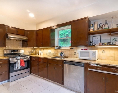 20 Dorchester Drive - Photo Thumbnail 4